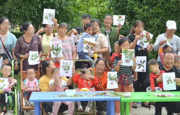 康復(fù)兒童社會(huì)融入活動(dòng)—植物貼畫(huà)